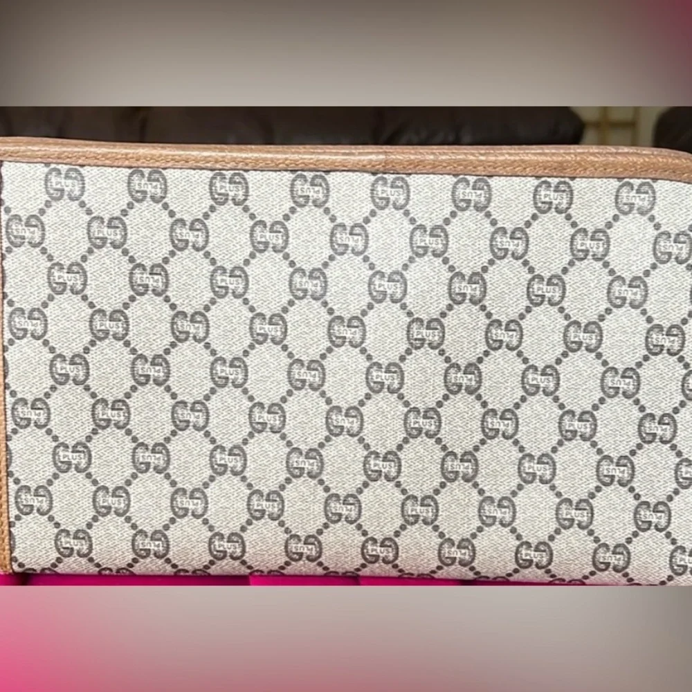 Gucci Supreme Plus Vintage Toiletry Pouch - Picture 10 of 12